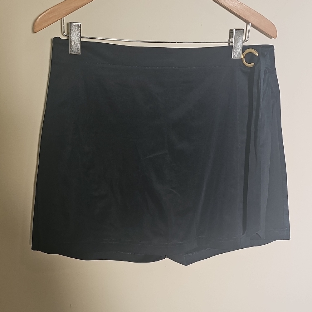 Stella Parker Navy Blue Skort‎ with Gold Accent Tie. Large
